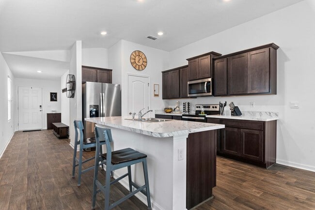 Building Photo - Almost new 3 bed 2 bath home