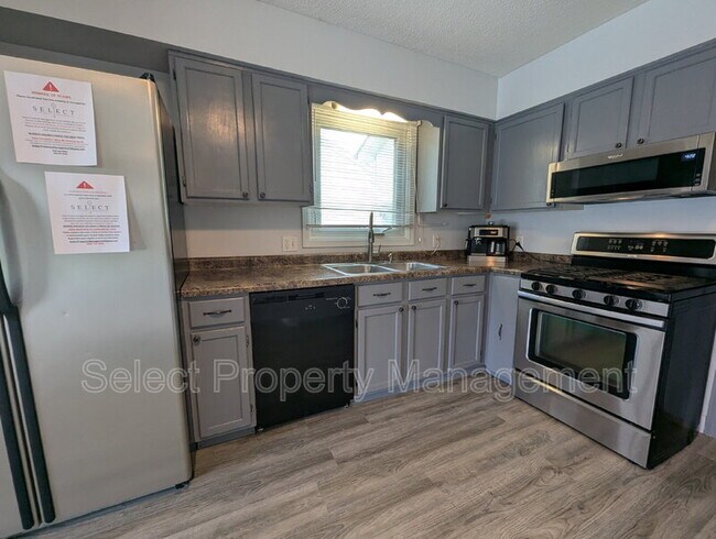 Building Photo - 7812 Brookfield Dr