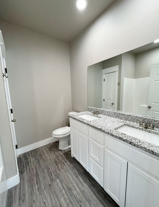 Building Photo - Open floor plan/Paved street/Quiet neighbo...