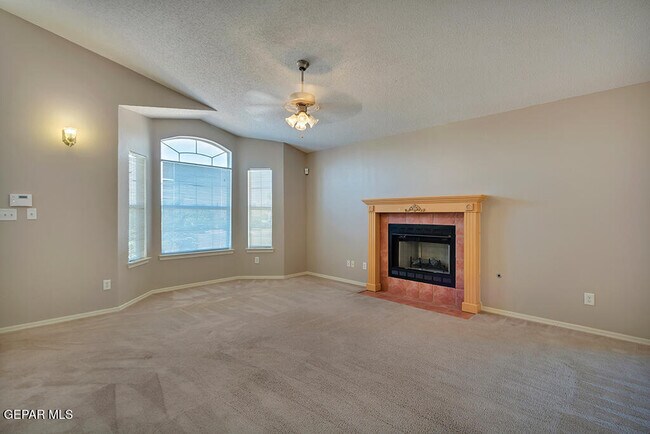Building Photo - 1417 Plaza Verde Dr