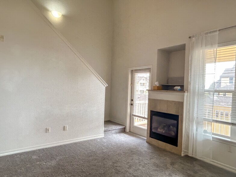 Living room and fireplace - 5378 Palomino Ranch Pt