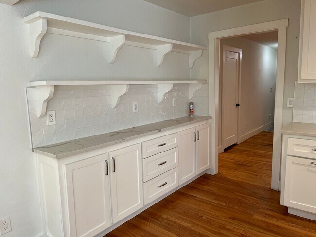 Building Photo - Charming Winters Home