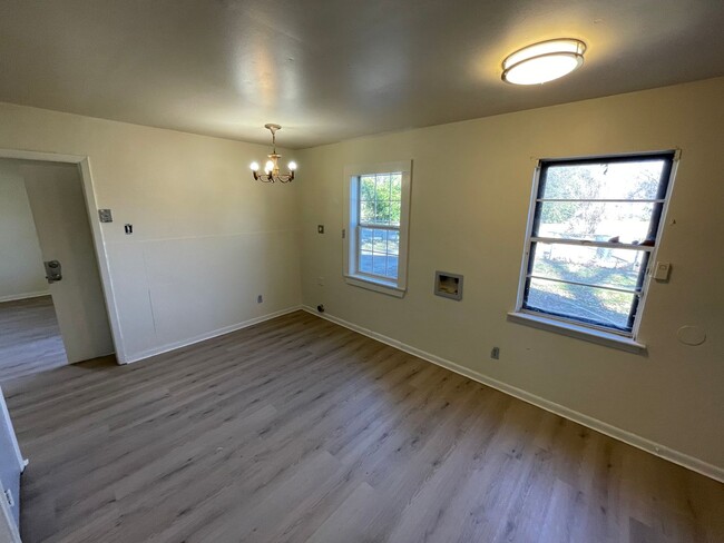 Building Photo - Remodeled 2 Bedroom Home