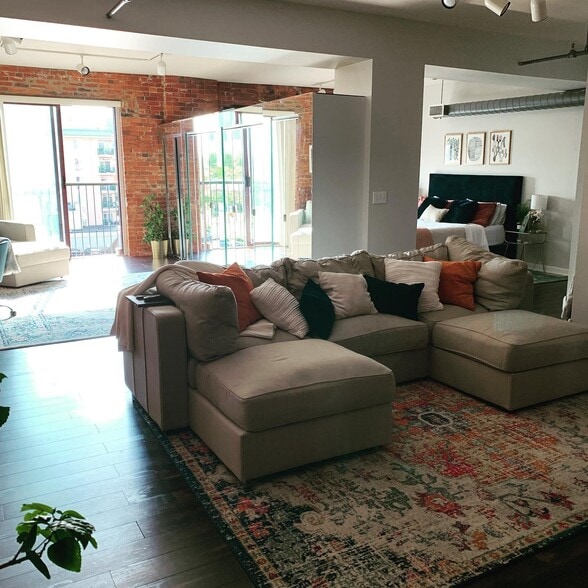 Building Photo - 432 E. Rich St