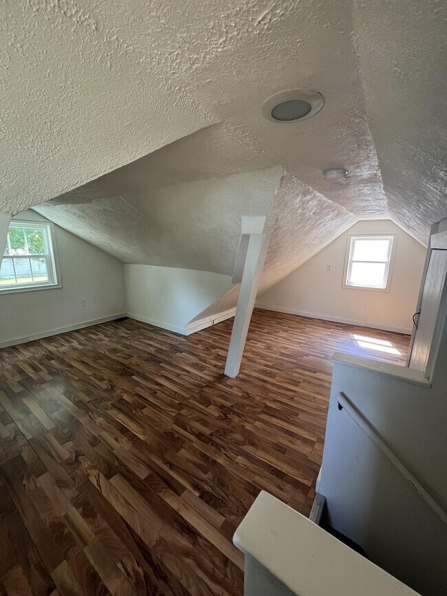 Building Photo - 607 Samantha Ave