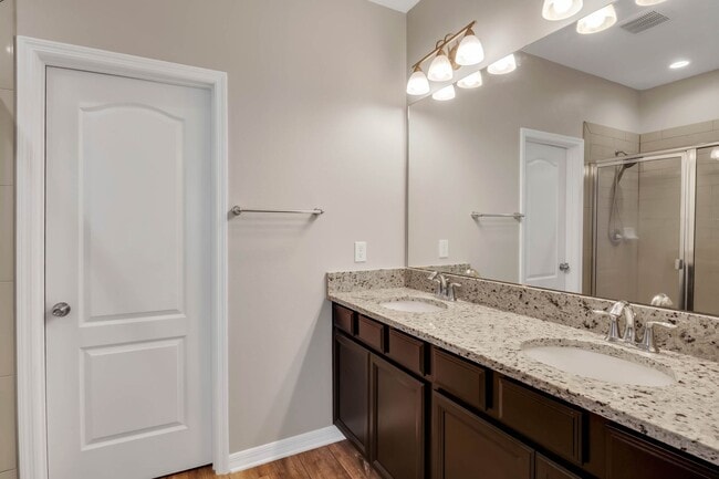 Building Photo - Spacious, Nearly New and Gated 3/2.5/2 Plu...
