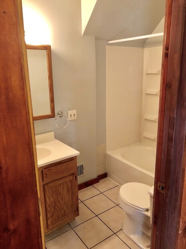 Building Photo - 15 Hanna Pl