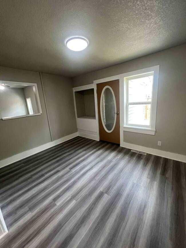 Building Photo - SUMMER SPECIAL: HALF OFF FIRST MONTH RENT!...