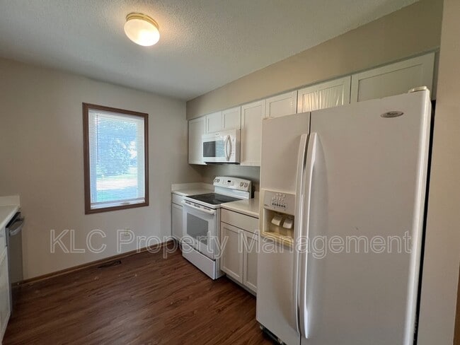 Building Photo - 9613 Dennis Dr