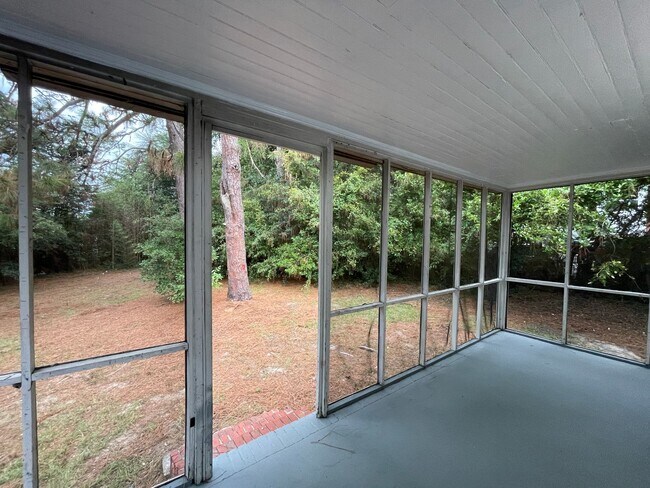 Building Photo - 907 Cherokee Ave