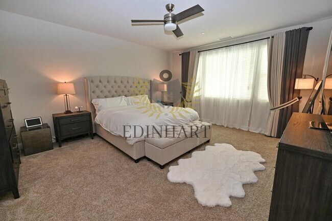 Building Photo - 1439 E Via Albero Dr