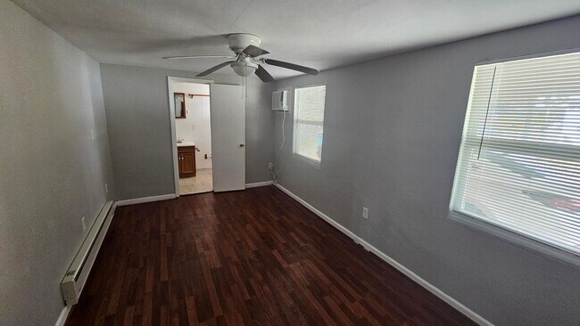 Building Photo - 123 East Ct