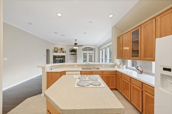Building Photo - 7211 Bethany Bay Dr