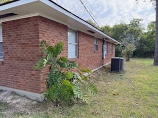 Building Photo - 300 Maple St