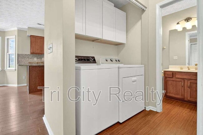 Building Photo - 404 Topaz Trail