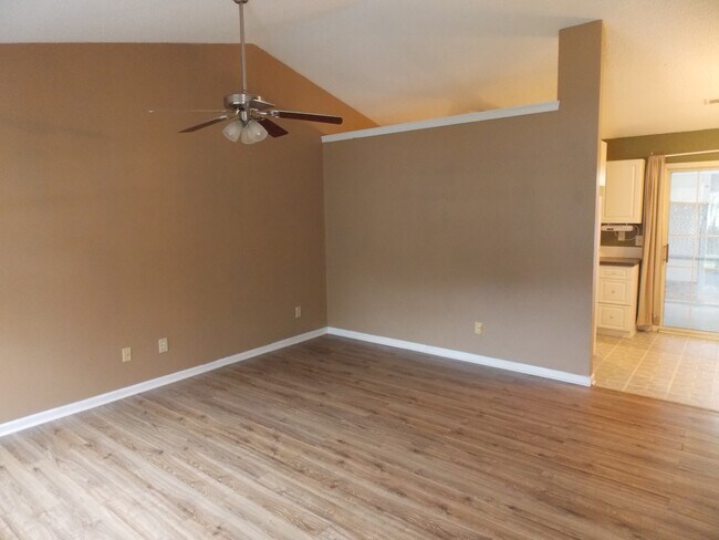 Building Photo - 716 Lilly Naz Ln