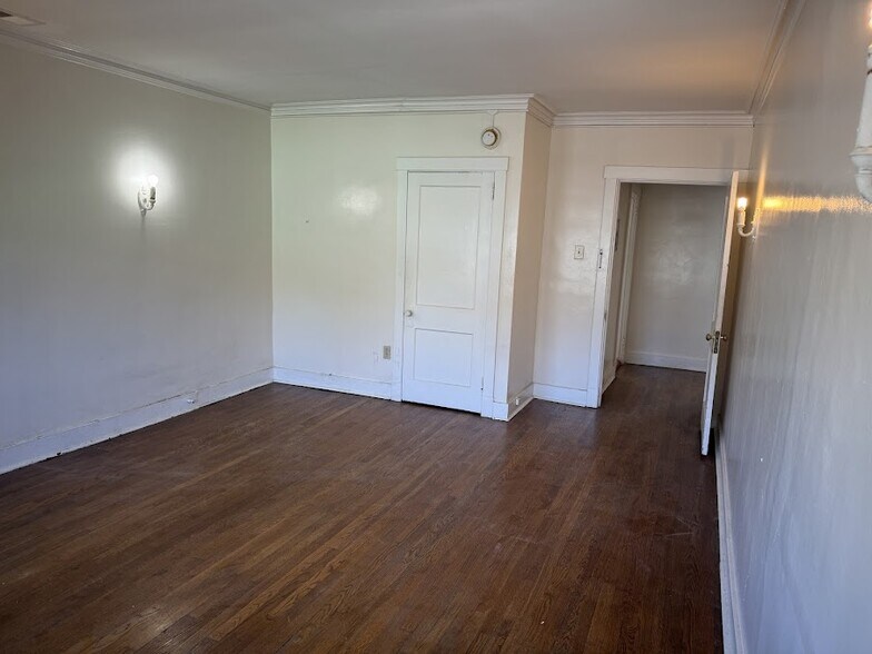 Building Photo - 1927 Murray Ave