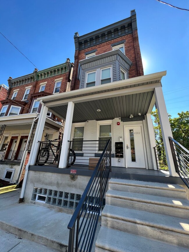 Building Photo - 4242 W Girard Ave