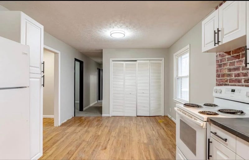 Building Photo - 505 W Walnut St