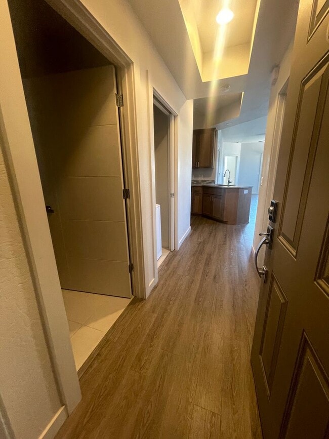 Building Photo - Newer & Beautiful 2bd/2bth condo in Ashland