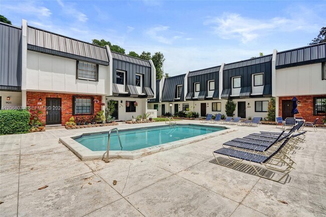 Building Photo - 5555 Ludlam Rd