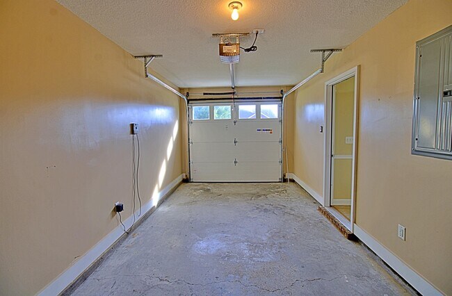 Building Photo - 119 Grandview Dr