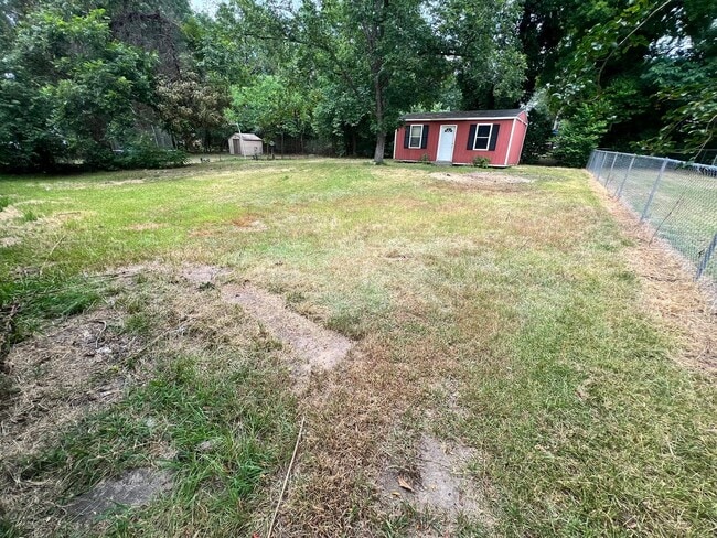 Building Photo - New On the Market!