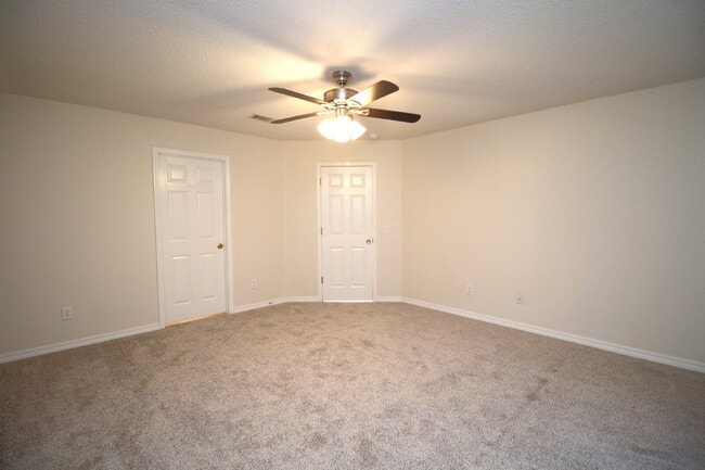 Building Photo - Spacious 3-Bedroom Home in Gulf Breeze wit...