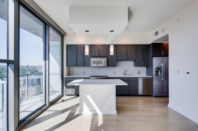 Building Photo - Beautiful 15th floor condo at TwelveTwelve
