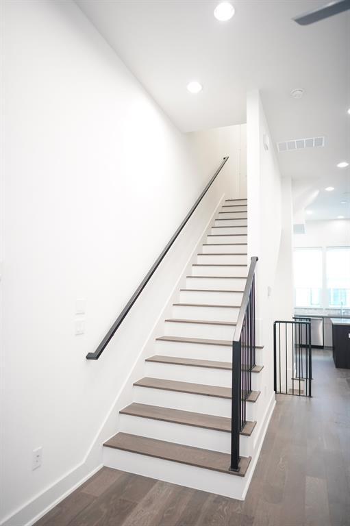 Building Photo - 264 Pullman Ct