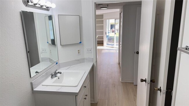 Building Photo - 7350 Westpointe Blvd