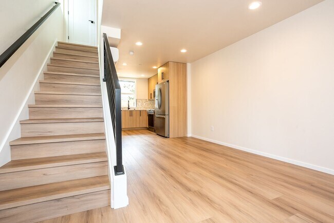 Building Photo - New Modern Ballard Townhouse | 3BR/2BA | Private Patio & Backyard