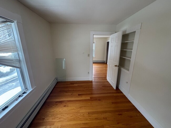 Building Photo - 33-35 Dinley St