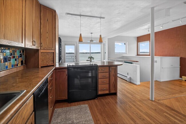 Building Photo - Urban Oasis on the Lake- Condo in Downtown Madison