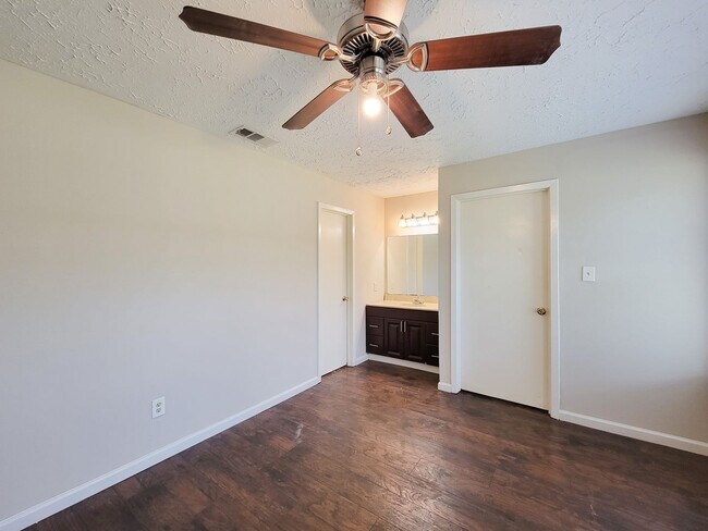 Building Photo - 9415 Beckford Dr