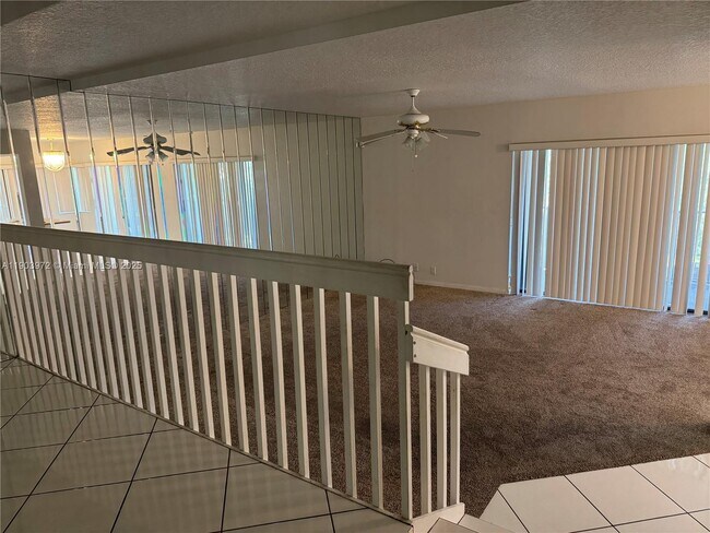 Building Photo - 4725 SW 62nd Ave