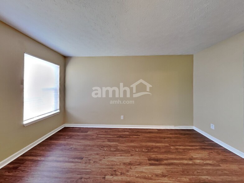 Building Photo - 1349 Oak Lake Ln