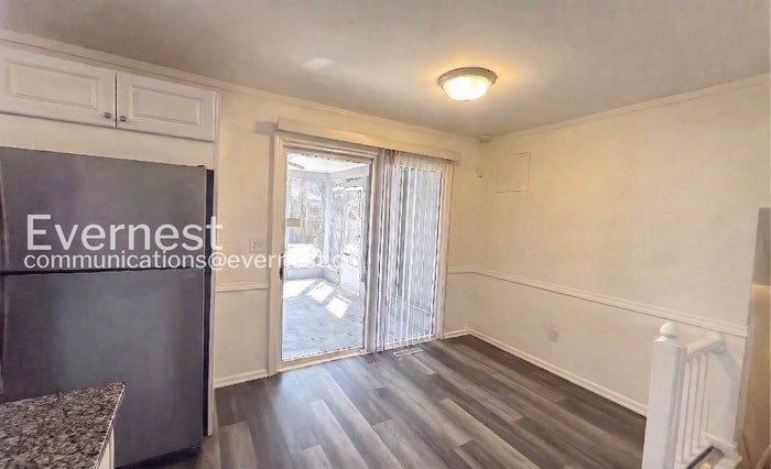 Building Photo - 7701 W 95th Terrace