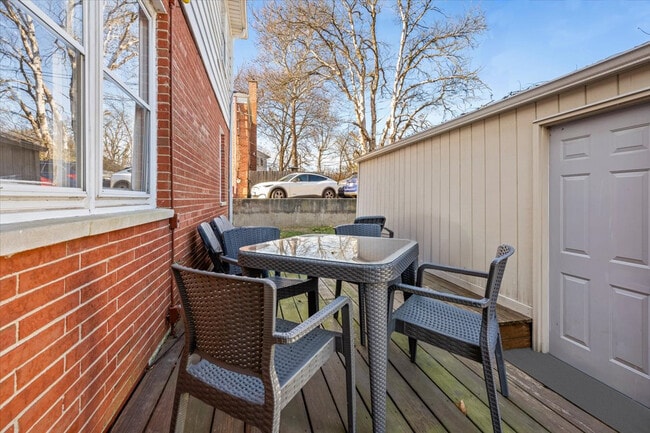 Building Photo - 580 Ivy Ct