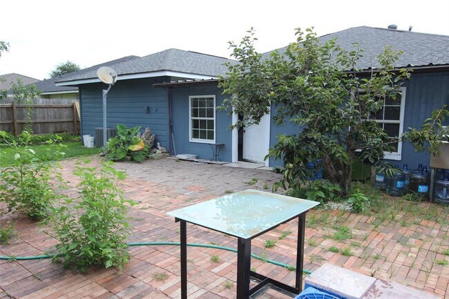Building Photo - 11022 Bradford Way Dr