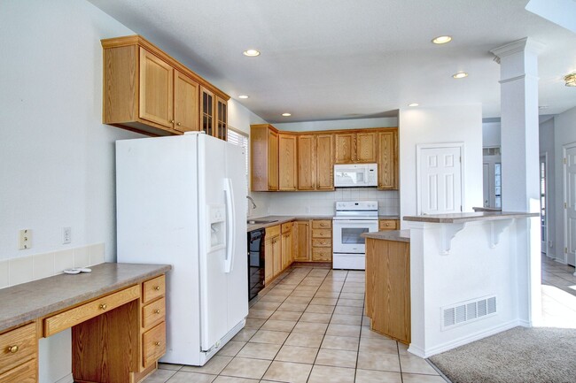 Building Photo - Metzler Ranch single family 4b/3b huge gar...