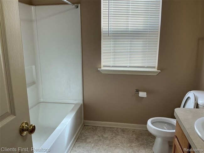 Building Photo - 48161 Nottinghill Ln