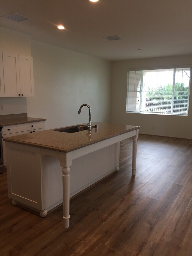 Building Photo - Lei Pauku - 3/2.5 bath Golf Course View