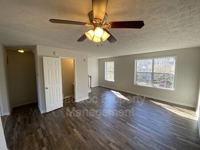 Building Photo - 105 Raquel Ct