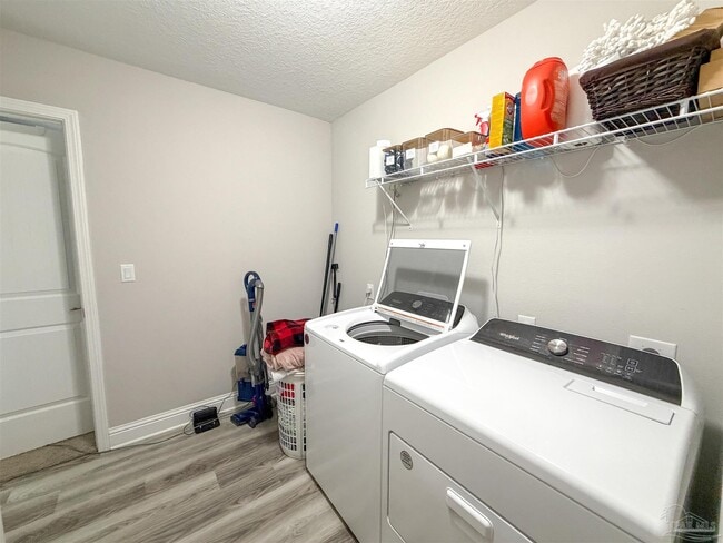 Building Photo - 4578 Red Oak Dr