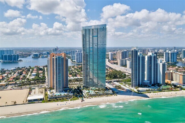 Building Photo - 18975 Collins Ave