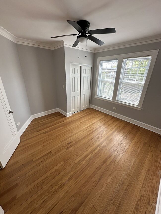 Building Photo - 5745 W Wellington Ave