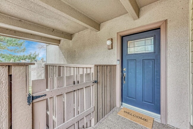 Building Photo - Charming 3-Bed Penthouse Condo in Denver with 2 full bathrooms! – Open Floor Plan *Move in specia...