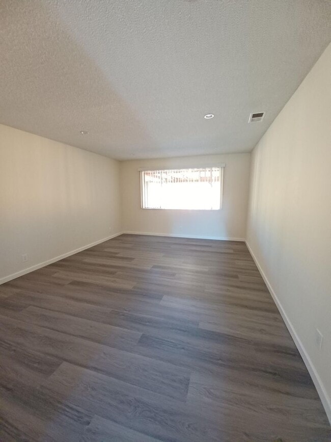 Building Photo - Beautiful 4-Bedroom Home with Spacious Lay...