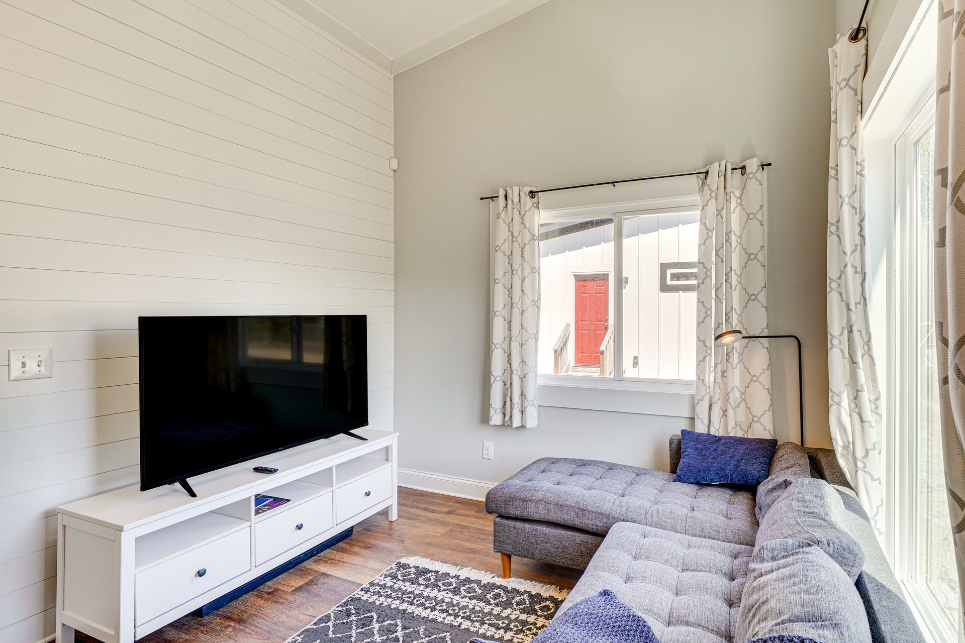 Building Photo - 325 Dowd St